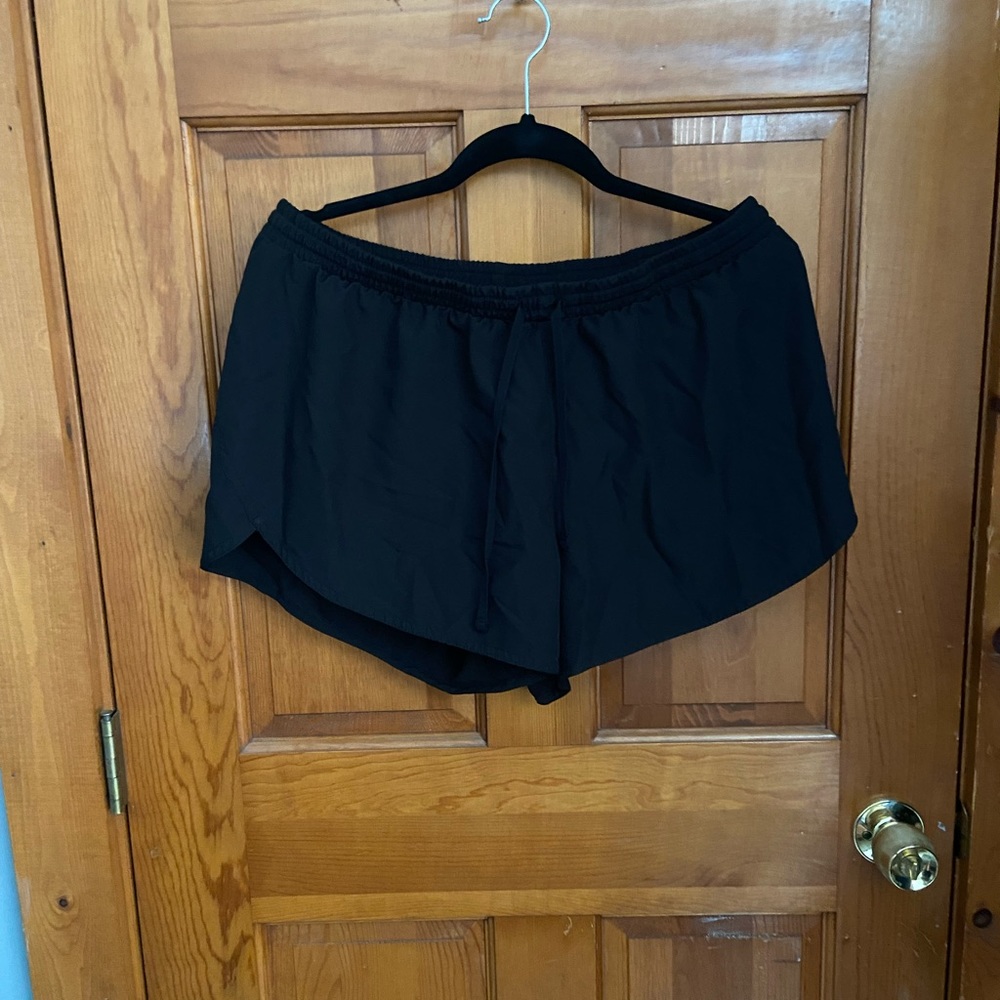 Old Navy black athletic short. NEVER WORN.